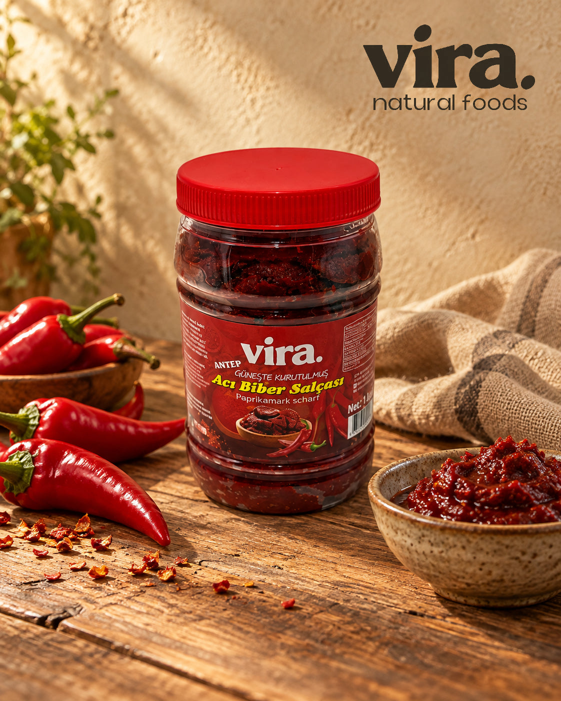 vira. scharfes Paprikamark aus Antep, sonnengetrocknet, 1000 g Gefäß mit roten Chilischoten und Schale