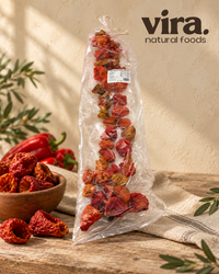 Getrocknete rote Paprika zum Füllen 100g im transparenten Beutel von vira. natural foods