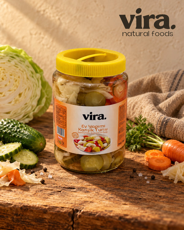 vira. Eingelegtes Gemischtes Gemüse 1kg im Glas mit Kohl, Gurken, Karotten und Paprika in Essig
